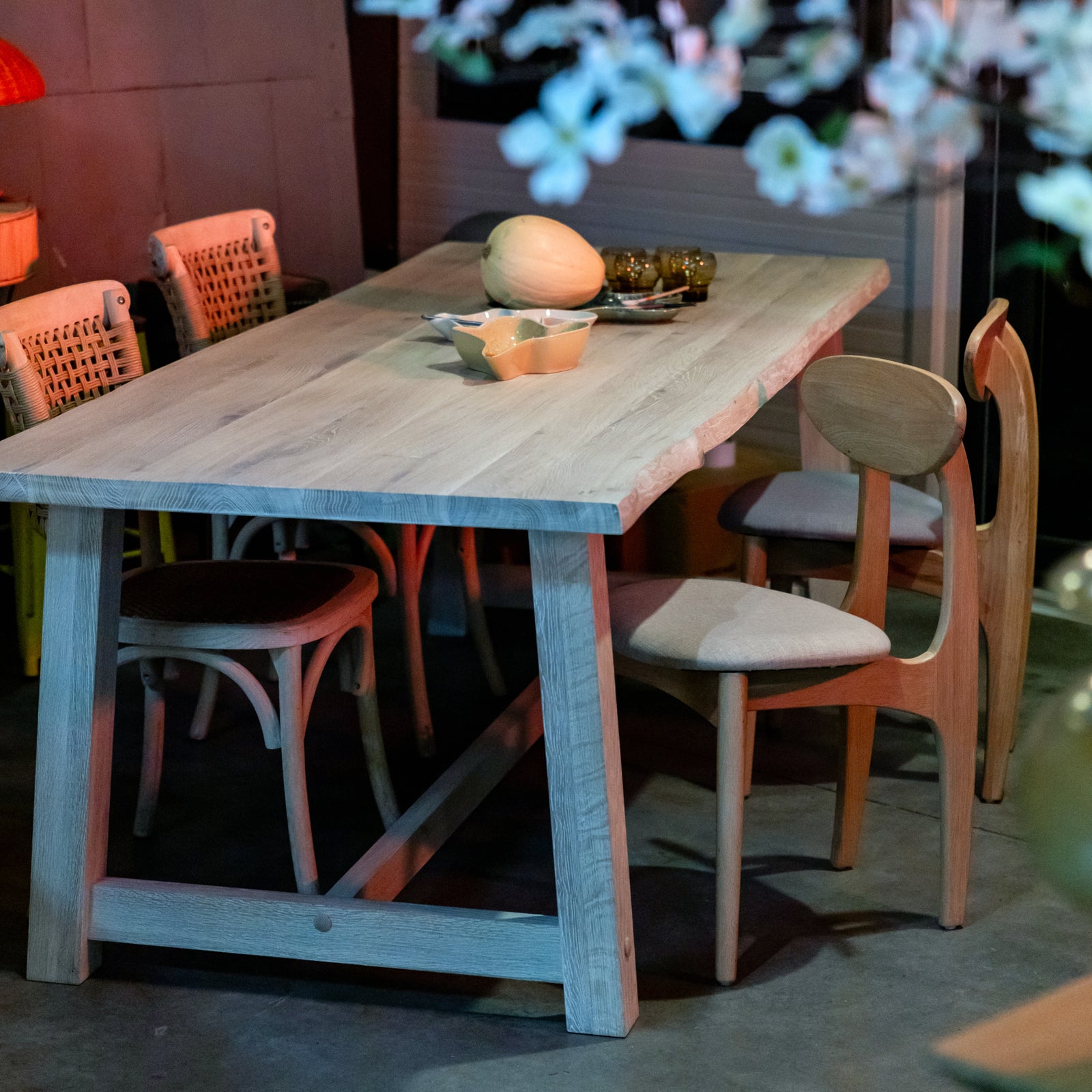 Solid Oak Farmhouse Dining Table Whitewashed / Strachel A.F.